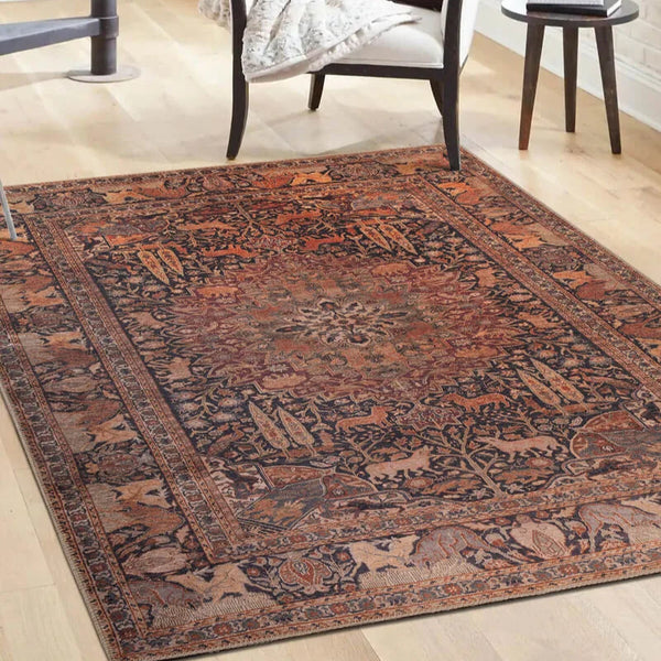 Vintage Style Animal Pattern Rug / 4'5"x6'5"
